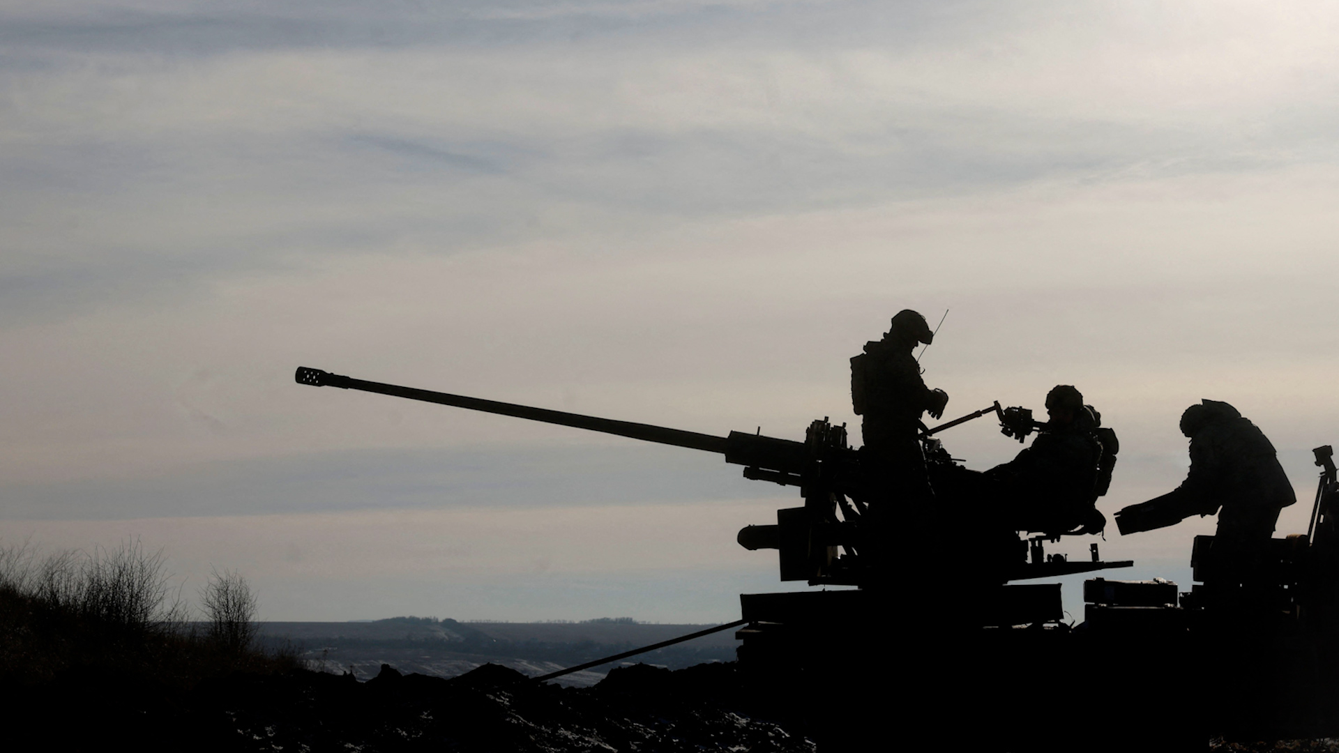 Ukrainian members of the military prepare to fire an anti-aircraft weapon Bakhmut 100123 Image ID 2M7KB1T CREDIT REUTERS Alamy Stock Photo