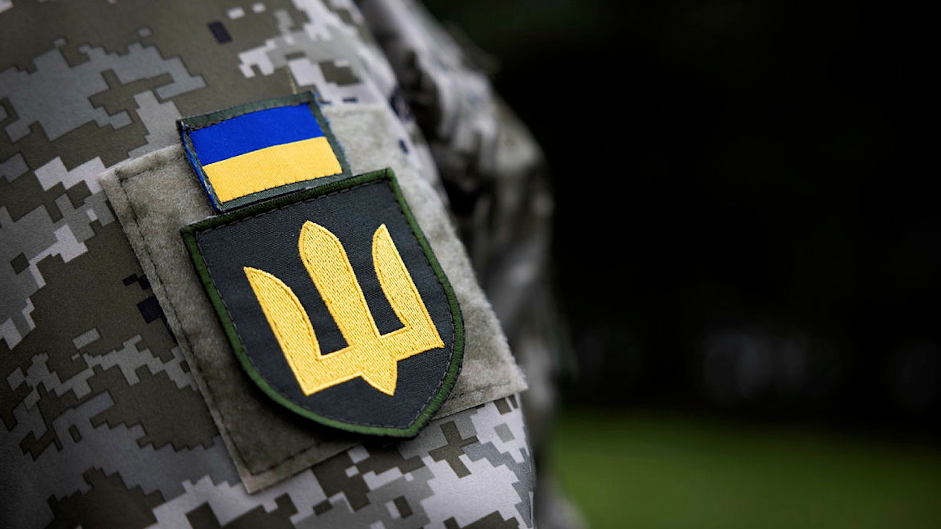 Ukrainian soldier listens as The Minister of State for the Armed Forces Luke Pollard CREDIT MOD.jpg
