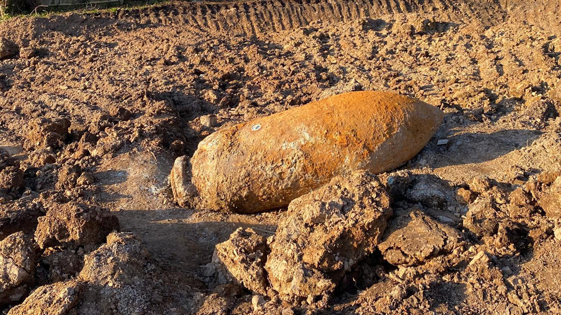 Unexploded ww2 bomb found in exeter pic 2 270221 CREDIT Royal Navy