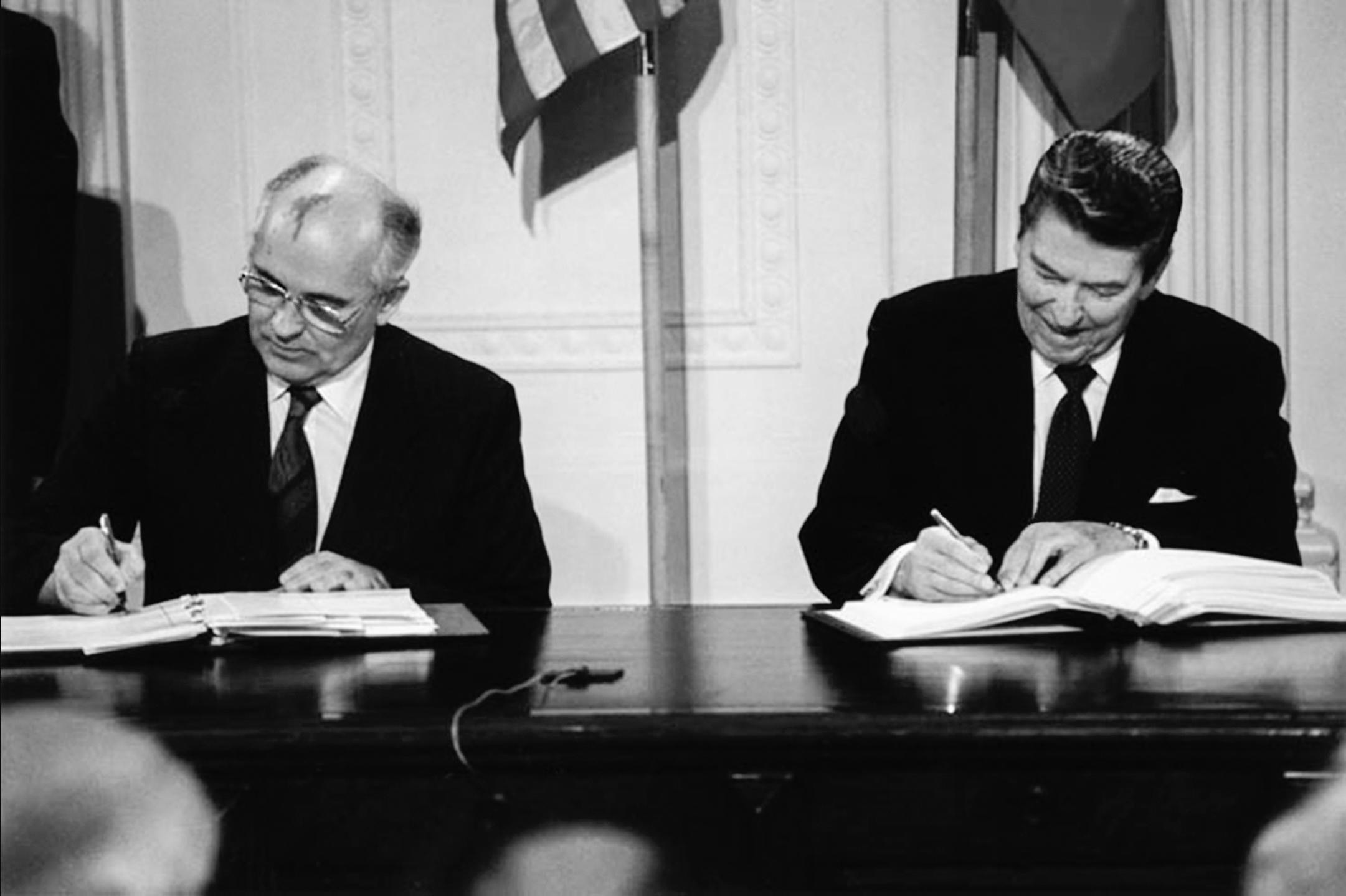 United States President Ronald Reagan and Soviet General Secretary Mikhail Gorbachev signing the Intermediate-Range Nuclear Forces (INF) Treaty on December 8, 1987 in the East Room of the White House CREDIT ALAMY