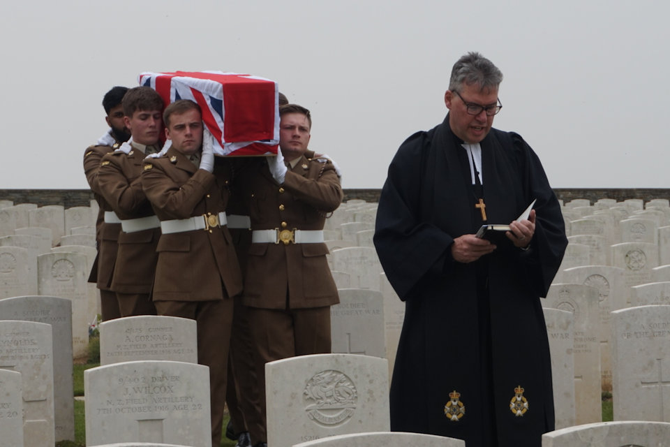Unknown soldier coffin carried by Mercian Regiment troops