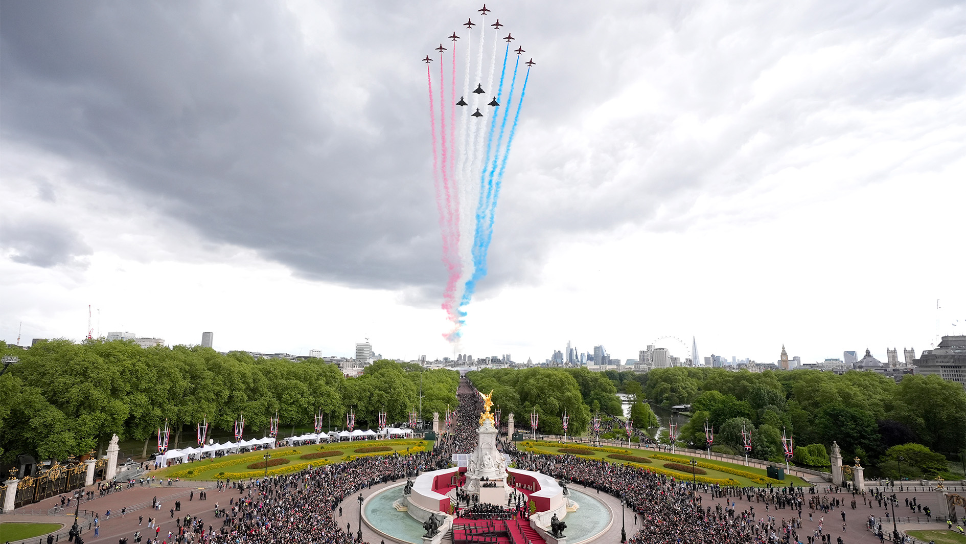 	VE DAY RED ARROWS