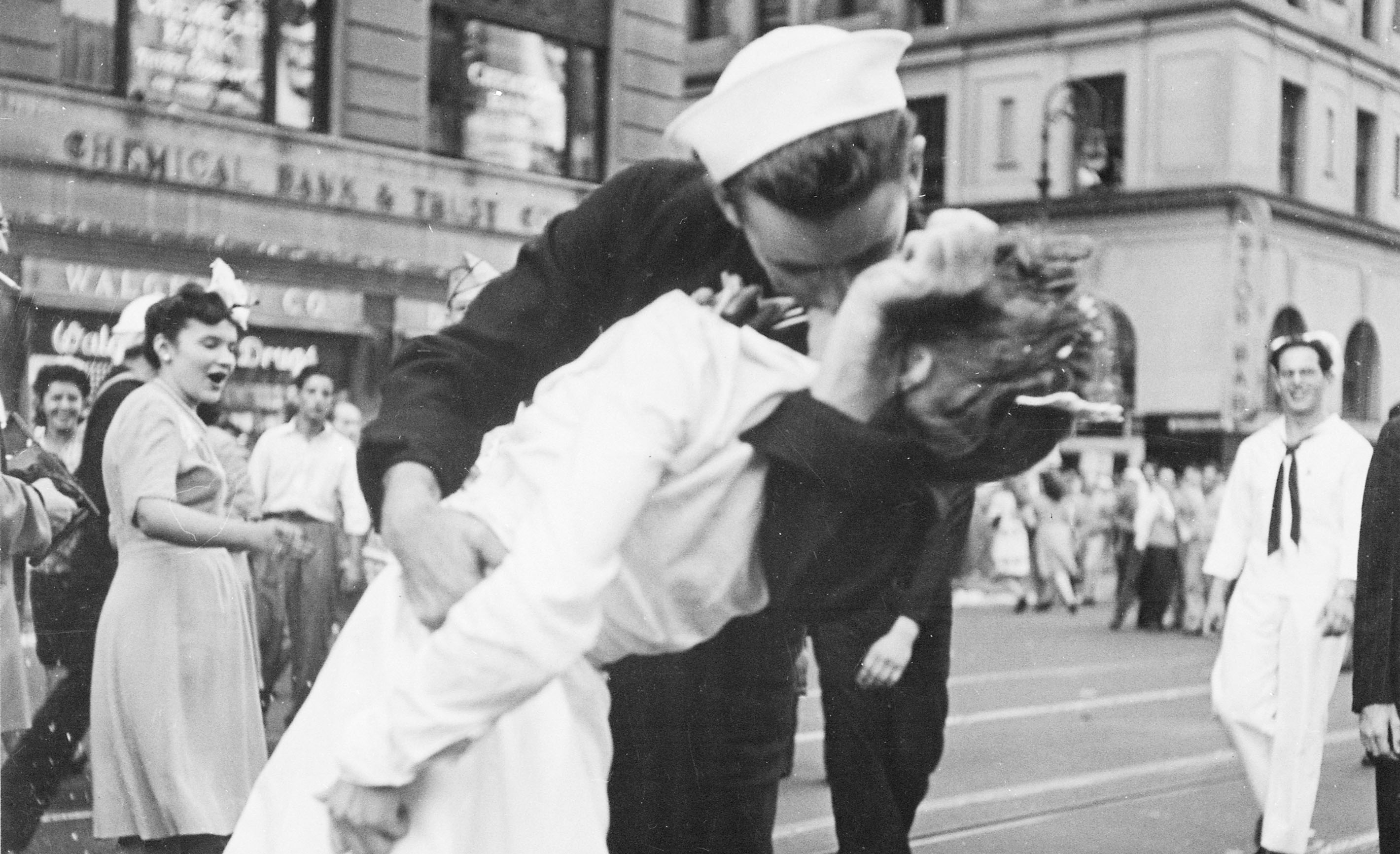 Famous picture of a US Navy sailor kissing a nurse on VJ Day in 1945 (Picture: Victor Jorgensen/US Navy).