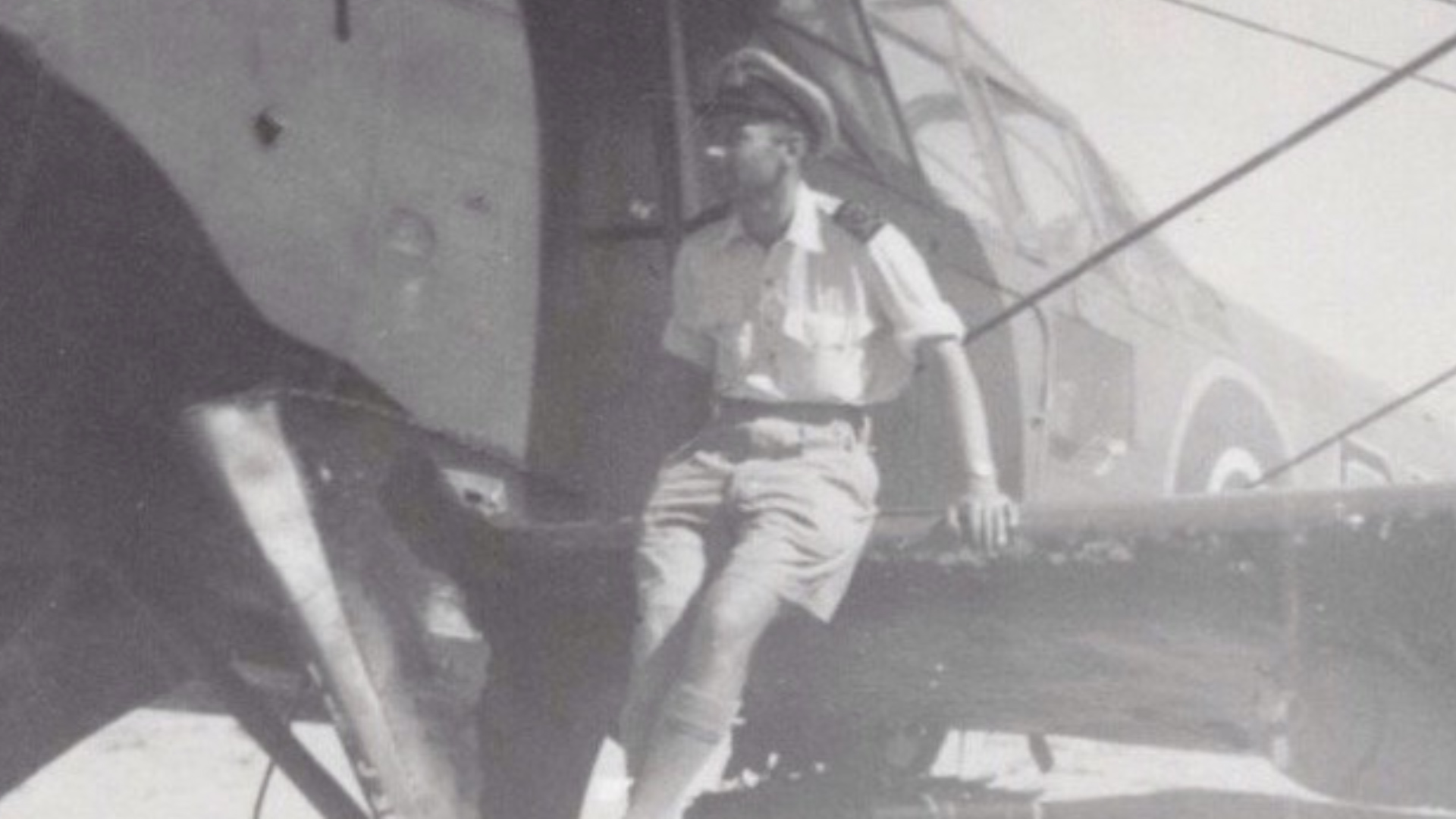 Veteran Ian Templer meets Fairey Swordfish CREDIT SWNS