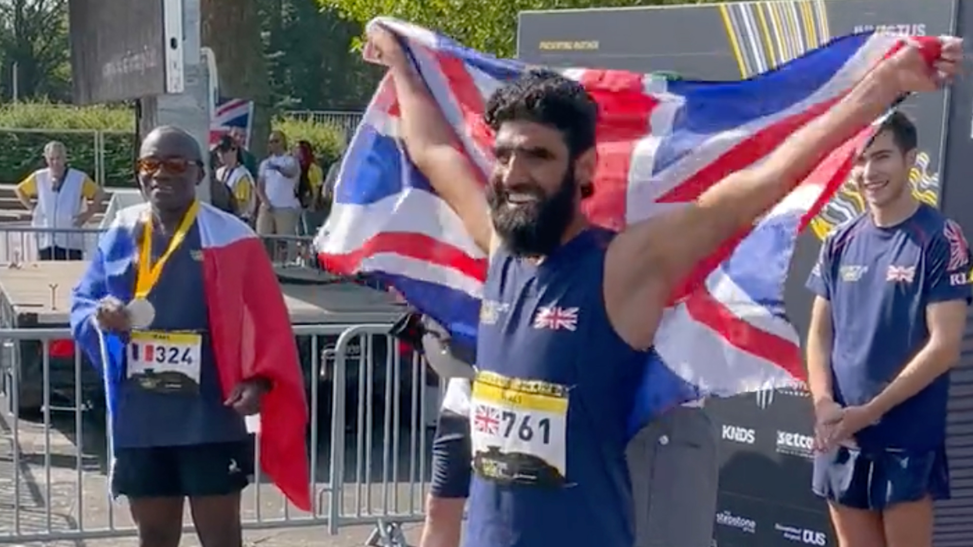 Wali Noori celebrates winning gold