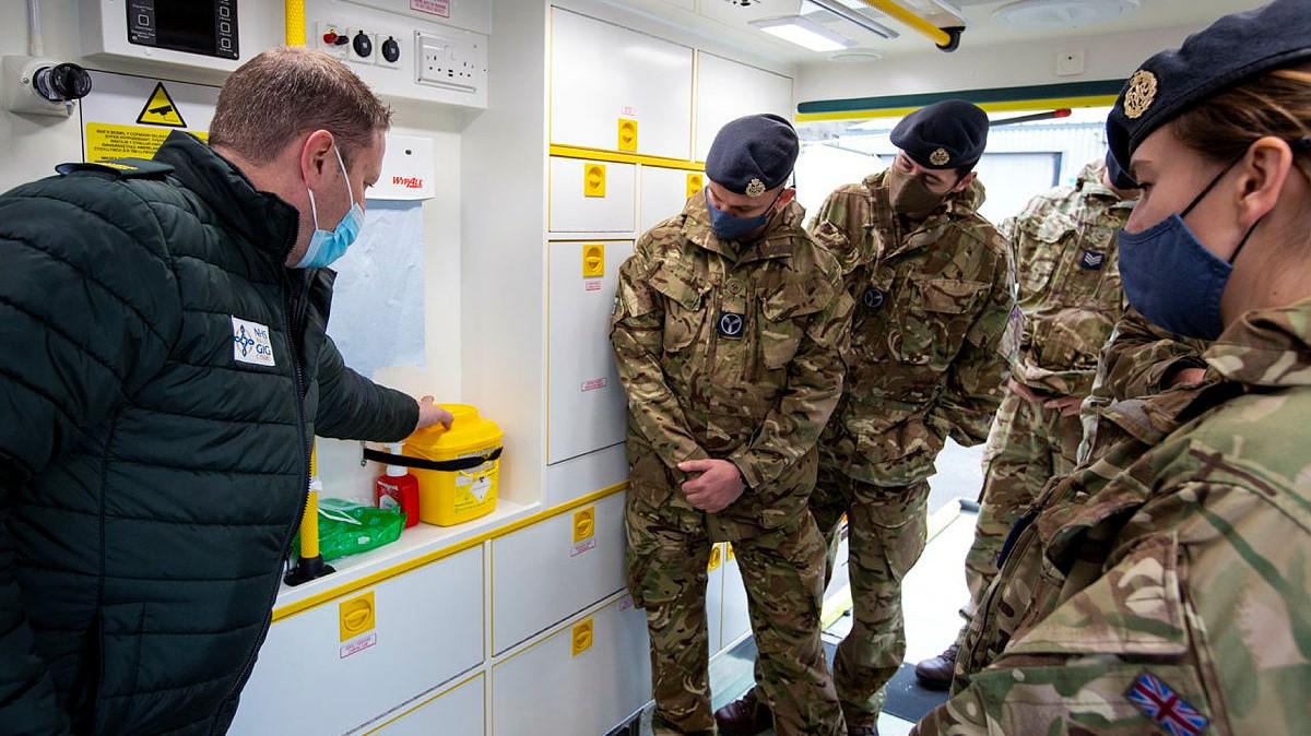 Welsh Ambulance Service train military personnel 23102021 CREDIT MOD Crown Copyright