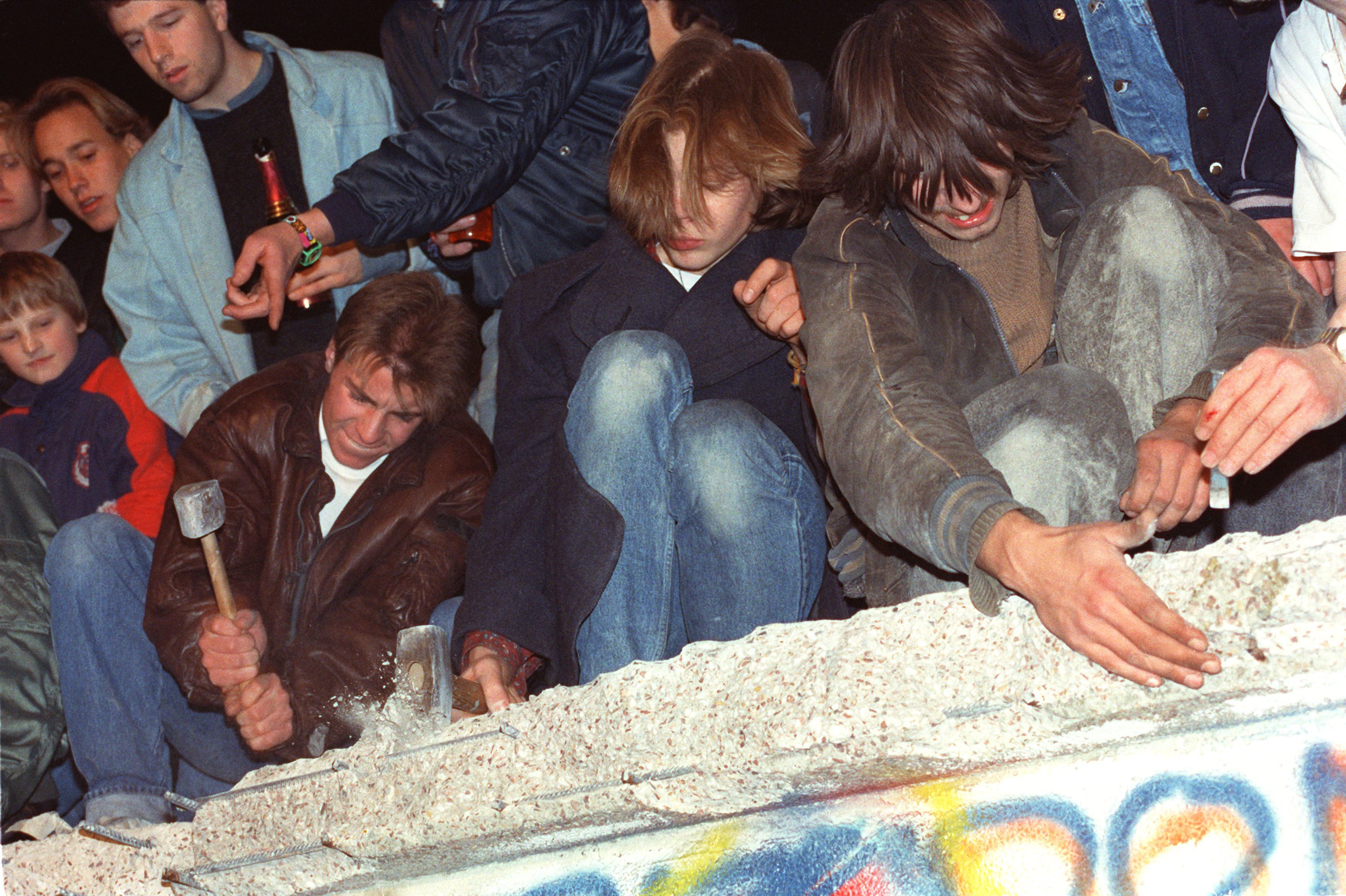 West Berlin's citizens try to pull down the Berlin Wall 100989 CREDIT PA.jpg