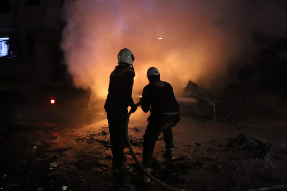 The White Helmets working to recover casualties after an explosion in Idleb (image courtesy of The White Helmet's Twitter page).