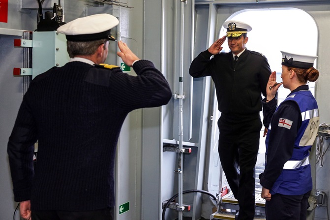 American Admiral visits HMS Queen Elizabeth 