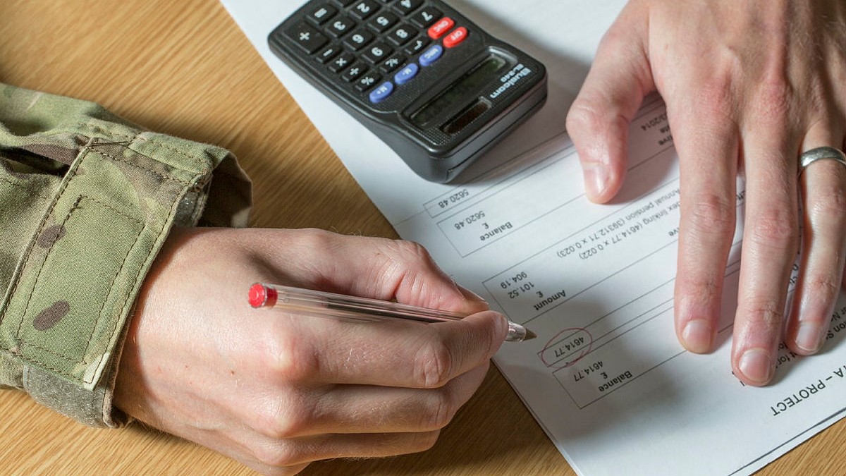 armed forces pay calculater money pen writing