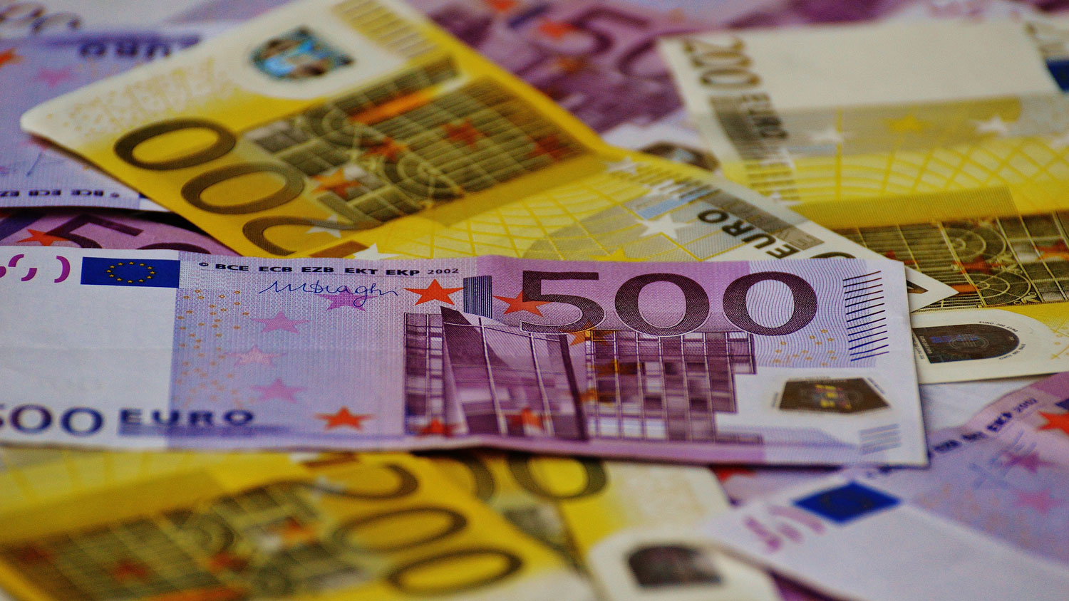 Euros €500 €200 Money Bank Note Credit pexels.com