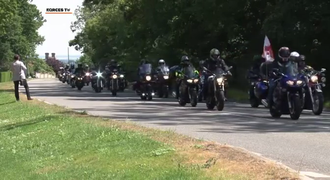 Bikers heading for the US Cemetery near Cambridge