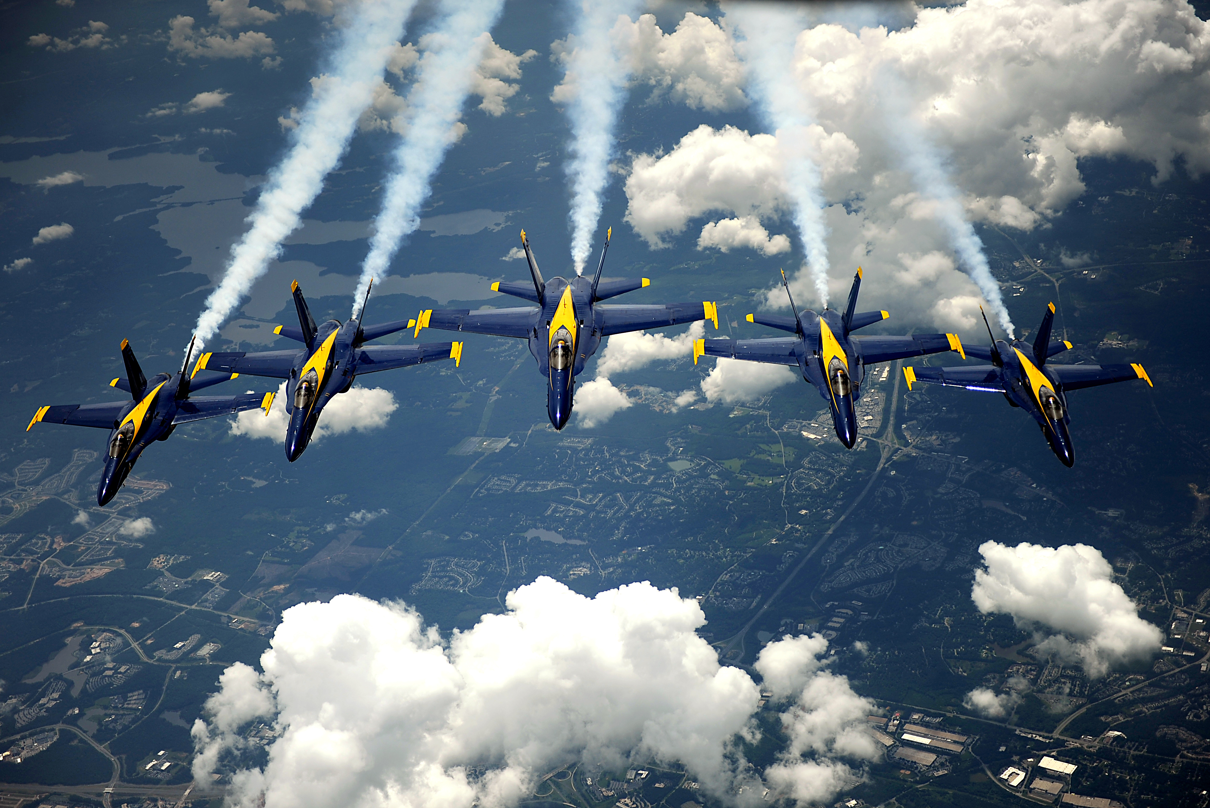 Blue Angels in formation 