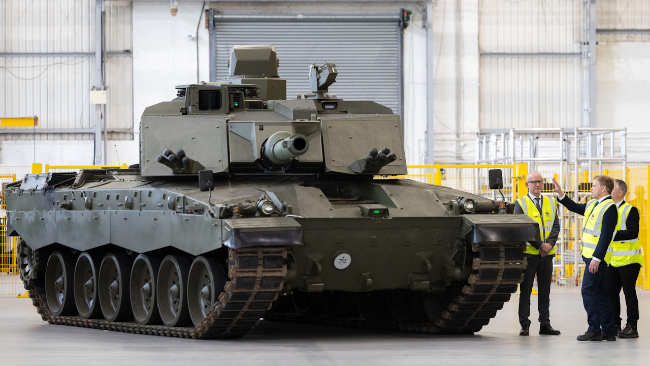 The Challenger 3 main battle tank has entered the final stage of production, pictured here during a visit from Defence Secretary Grant Shapps (Picture: MOD).