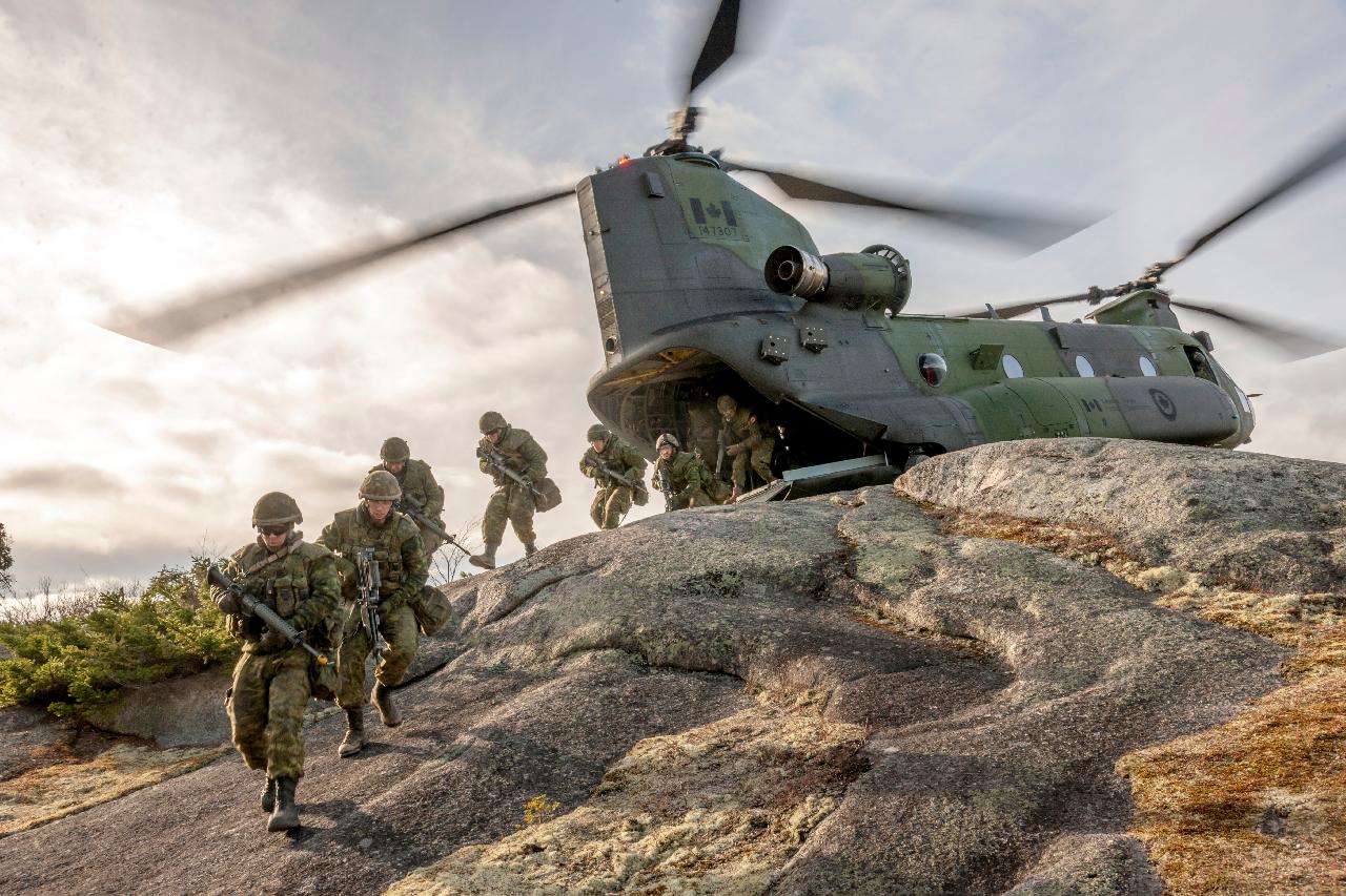 Chinook - troops - Jumpstory