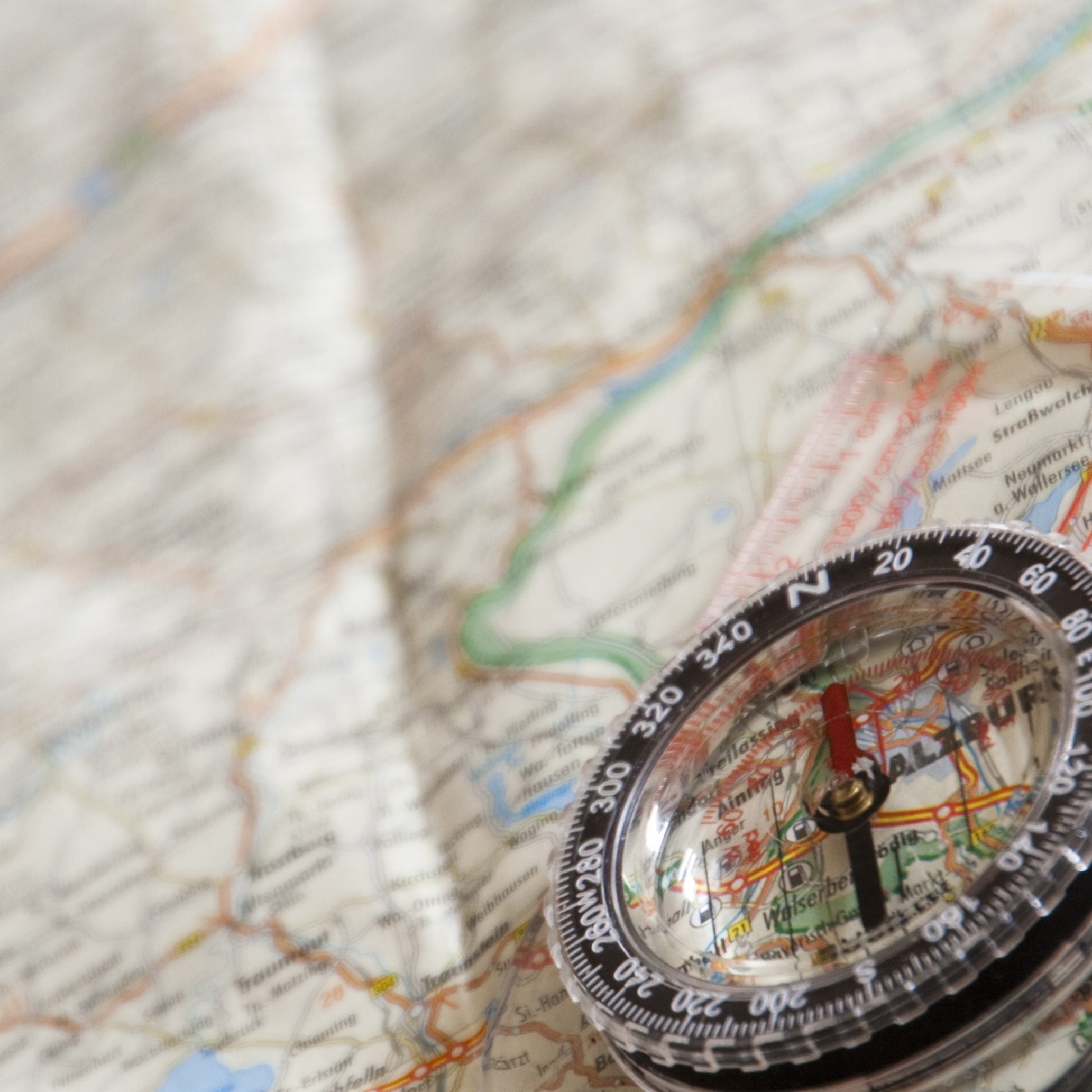 jumpstory-compass-map