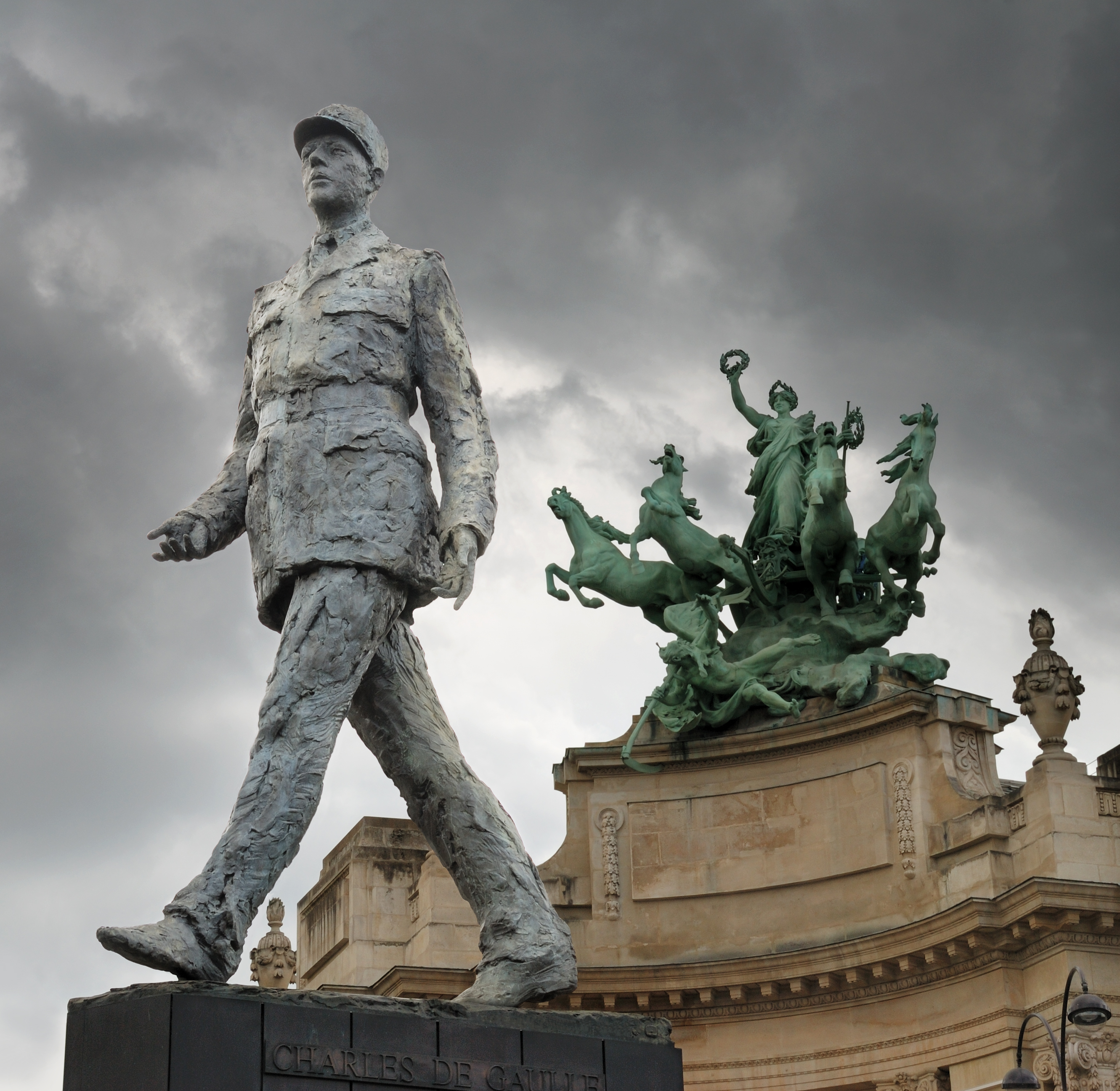 statue of Charles de Gaulle in paris