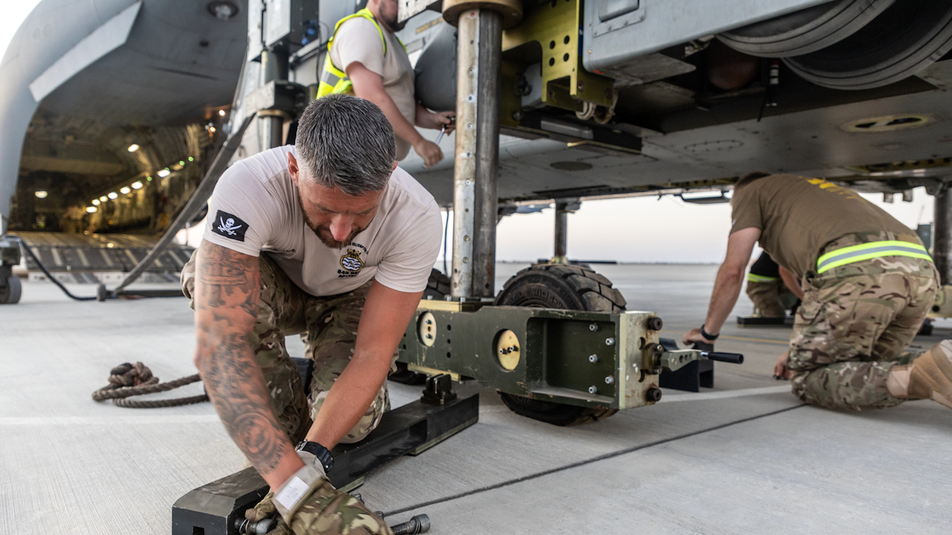 dismantling of the Merlin for loading onto the C-17 21122023 CREDIT RAF