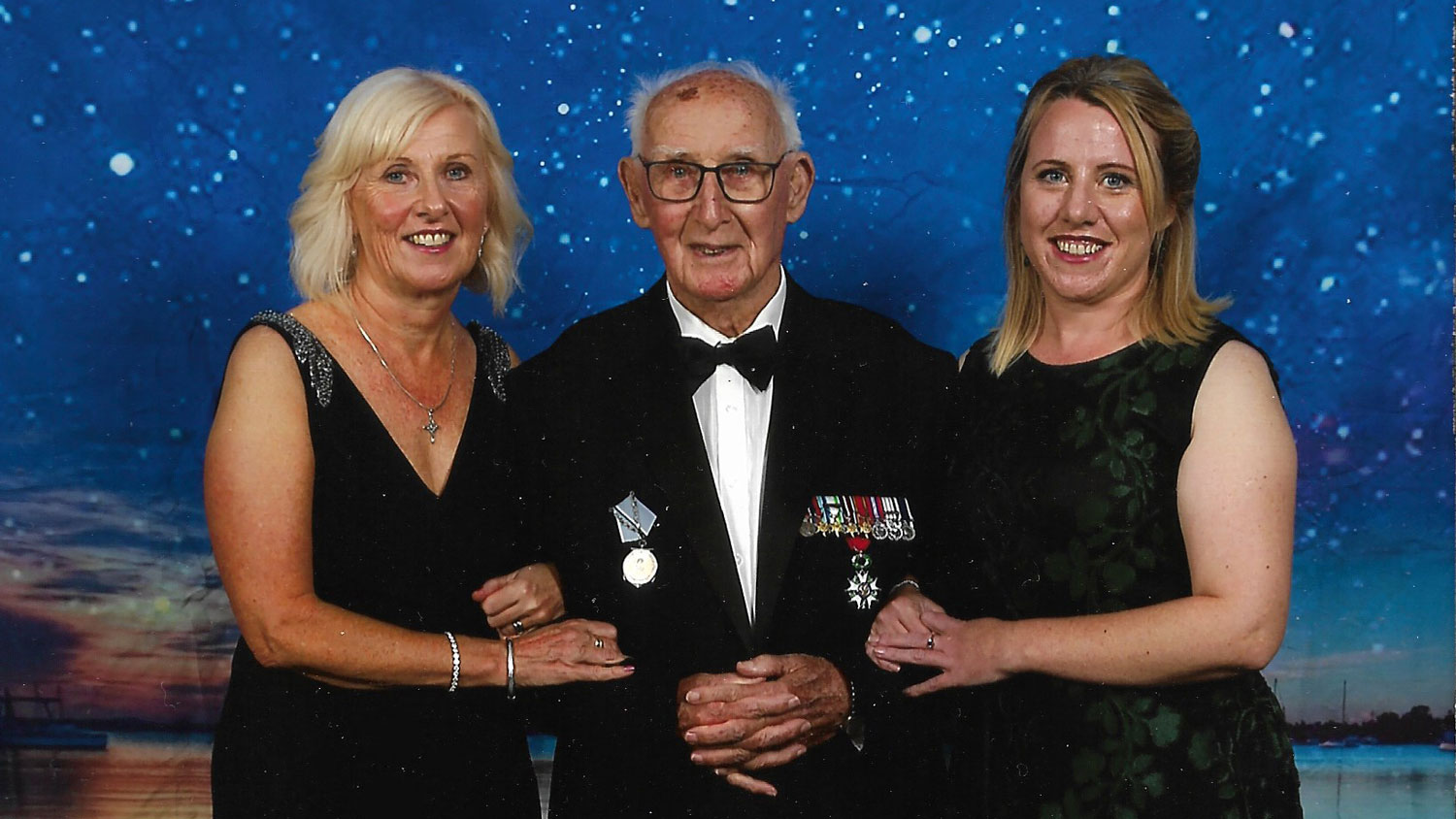 Duncan McInnes with family CREDIT McInnes family