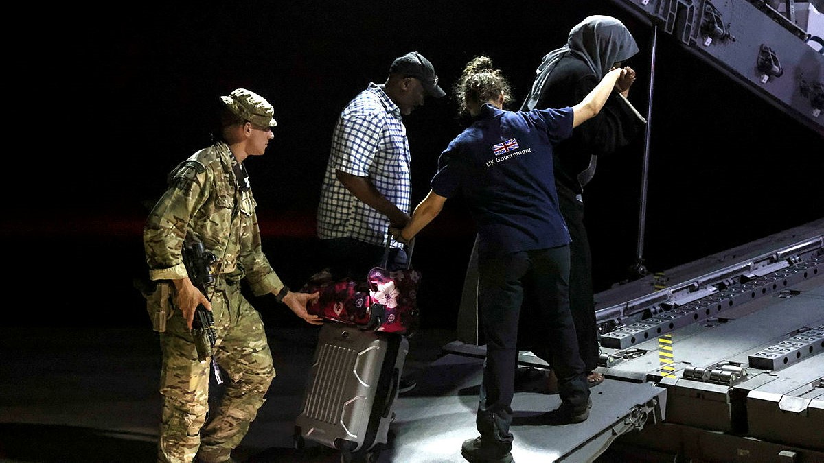 head of armed forces sudan evacuation RAF 01052023 credit MOD.jpg