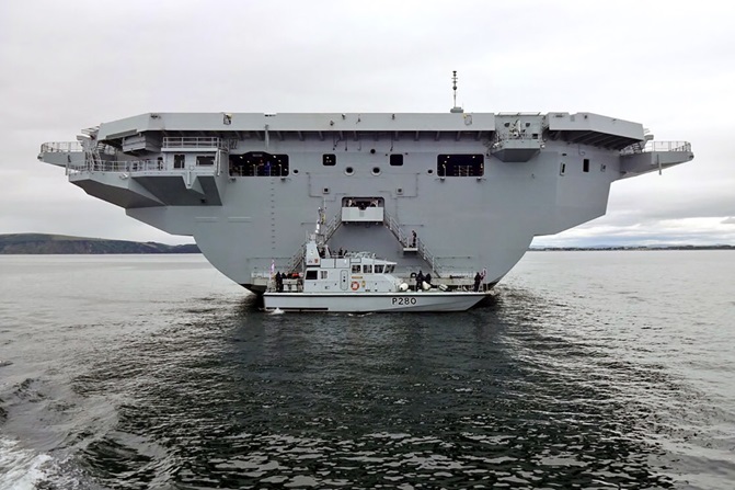 HMS Dasher at the stern of HMS Queen Elizabeth