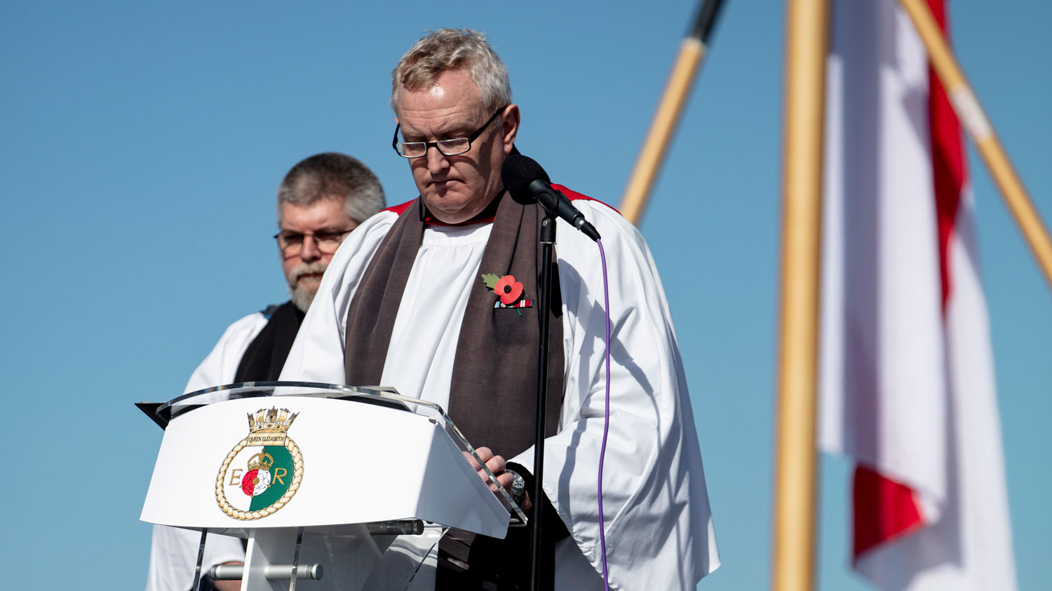 HMS Queen Elizabeth Chaplain Reverend Andrew Hillier Holds Service Of Remembrance At Sea Picture Royal Navy