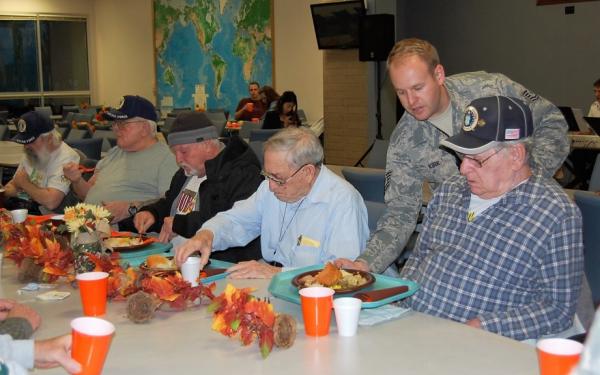 Idaho Guard hosts Thanksgiving dinner
