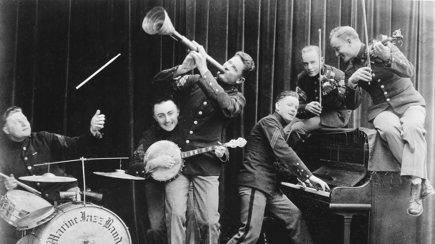 Image ID FFA5XJ American entertainer Bob Burns playing the bazooka with the US Marine Jazz band in France after the First World War CREDIT GRANGER - Historical Picture Archive Alamy Stock Photo EXP 231124