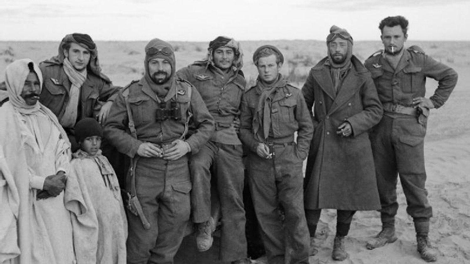 Image ID JMCYBW Members of the French Squadron SAS during the link-up between advanced units of the 1st and 8th British armies in the Gabès–Tozeur area of Tunisia NO REUSE CREDIT CBW Alamy Stock Photo