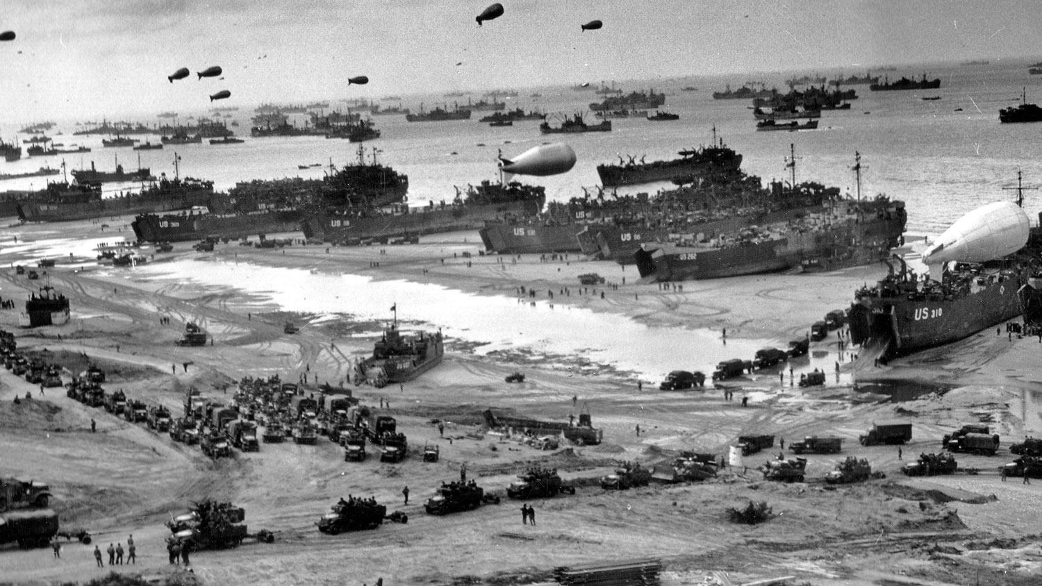 wide-shot-showing-the-d-day-landings-of-normandy-on-6-june-1924-credit-world-history-archive-