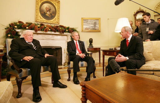 Ian Paisley, George W. Bush and Martin McGuinness in 2007