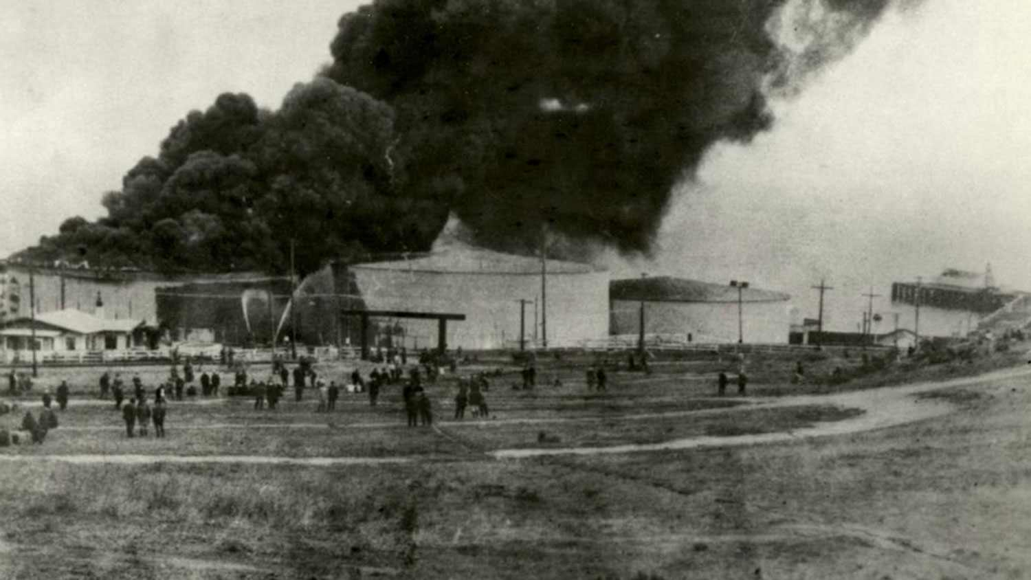 Monterey oil tank fire 14 September 14 1924 CREDIT Mayo Hayes O'Donnell Library