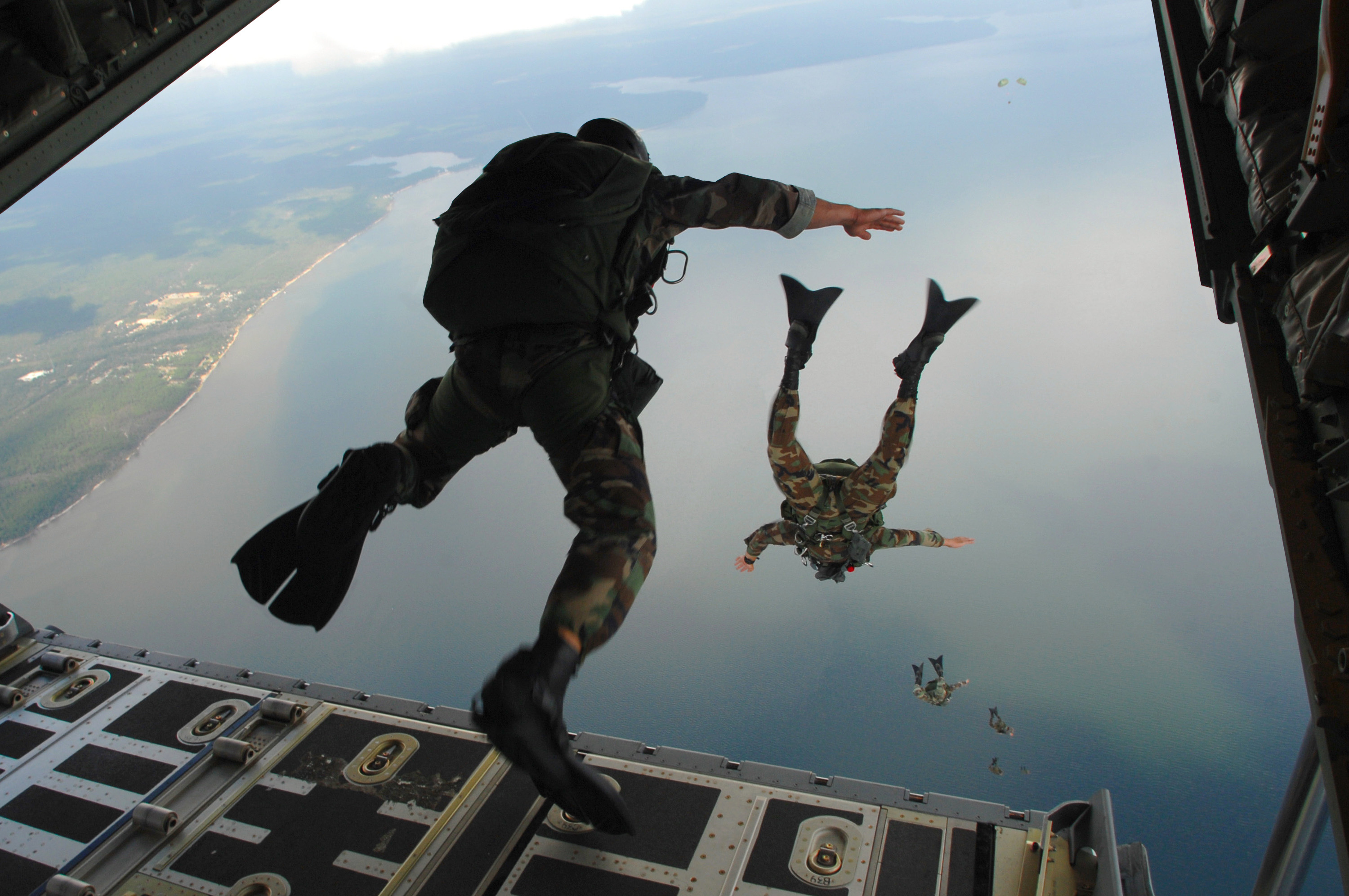 Paras 10