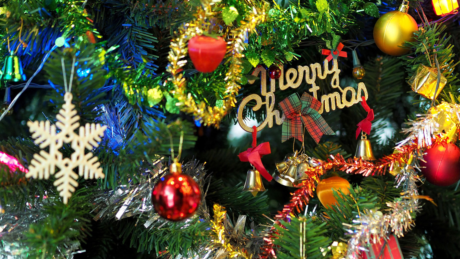 Christmas Tree Festive Merry Decorations Lights Tinsel Credit pexels.com ID 264995