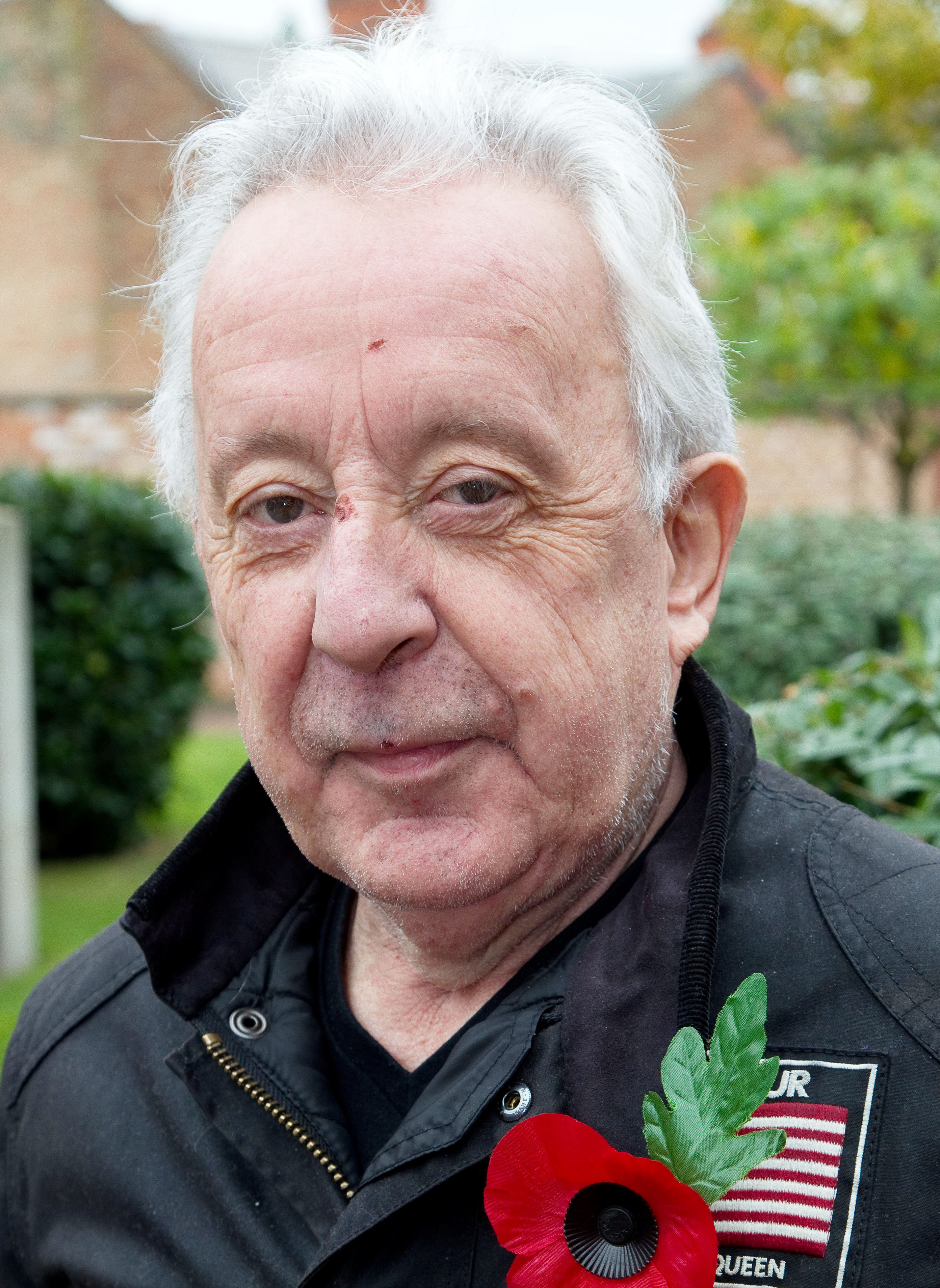 Poppy seller mugged 101117