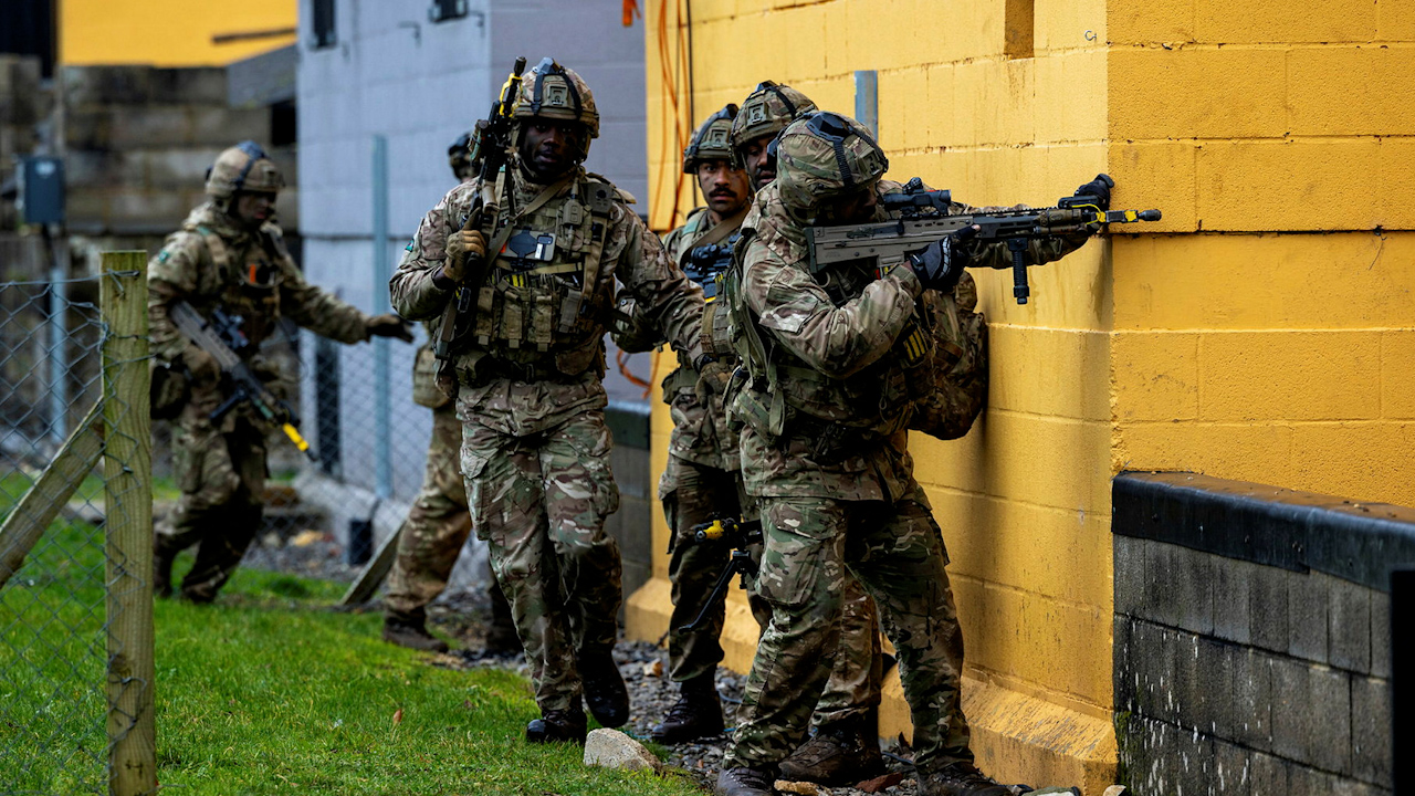 Soldiers from 2 Royal York taking part in urban warfare training (Picture: MOD).
