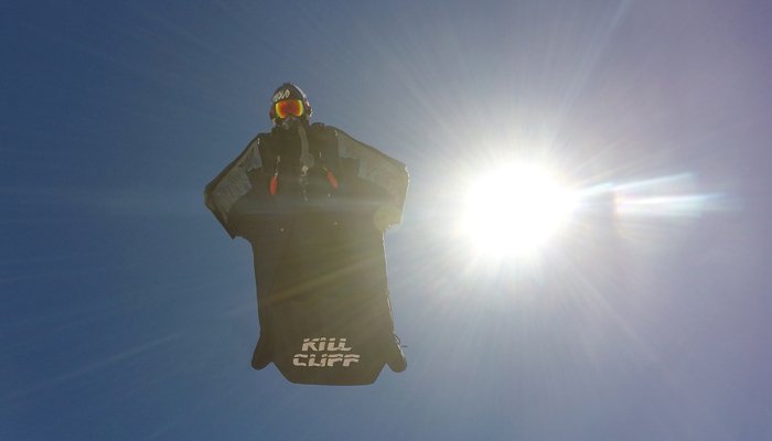 Ex Navy SEAL Smashes World Wingsuit Record Ex Navy SEAL Smashes World Wingsuit Record