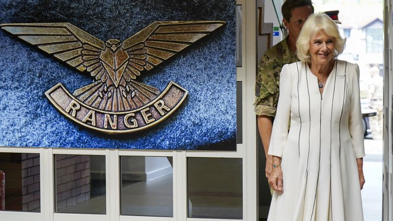 In pictures: Brooch gift marks Queen's commitment to 4th Battalion, The ...