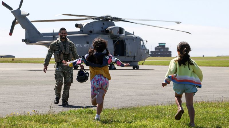 Satisfaction with service family life rises slightly, annual attitude survey finds