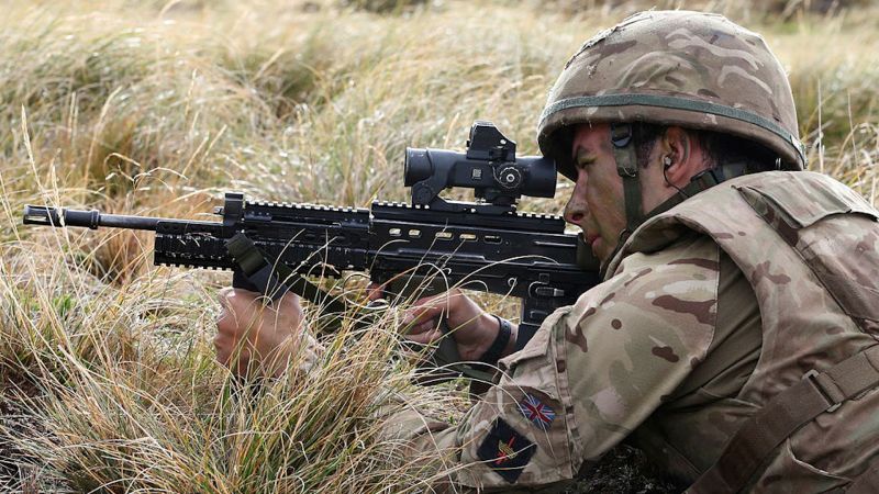 MOD suspends use of body armour amid concern over cracks in ceramic plates