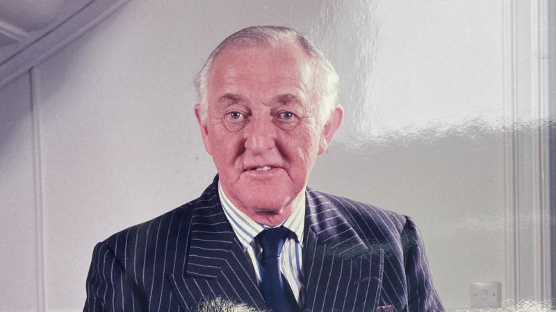 Tribute paid to 'charming' General Sir Geoffrey Howlett who has died ...
