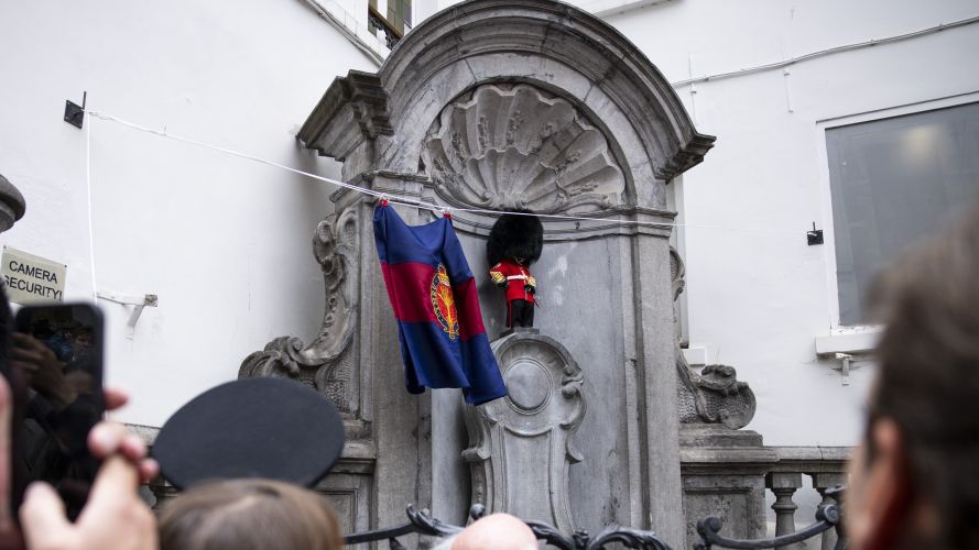 04092025 Welsh Guards present new Uniform for Brussels’ “Little Pissing Man” on Liberation Day 5 CREDIT MOD