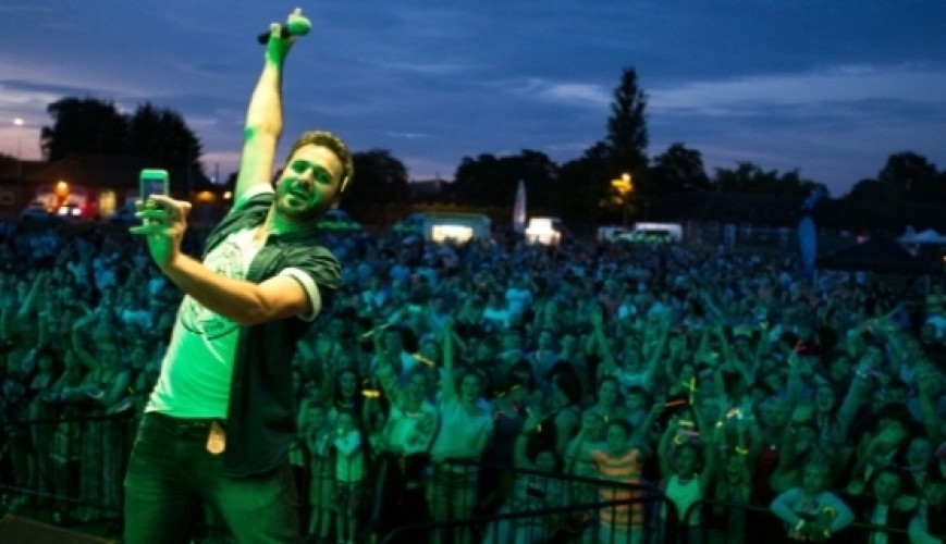 Pat Monahan Comperes RAF Marham Gig 