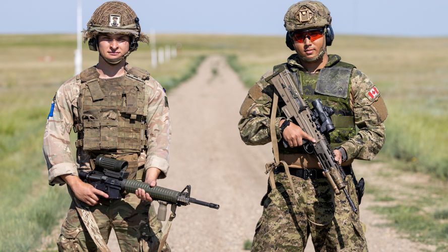 Rhino Bizz gave the infanteers the chance to handle and shoot each others' weapons, with Pte Mclaine from 2 Para taking on the C7 while Pte Veillette of 3PPCLI got the SA80 L85A3