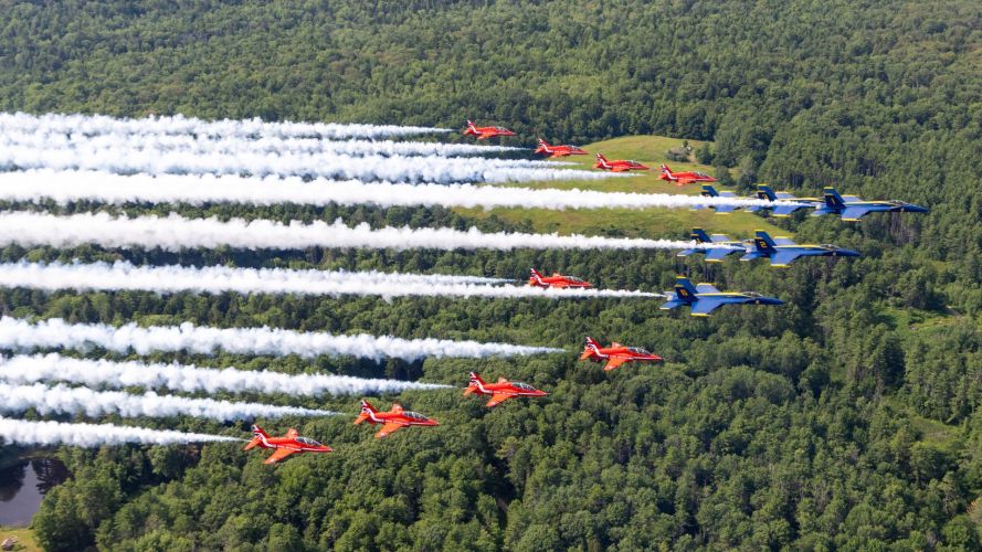 Both teams soared over the skies at the Great State of Maine Airshow, delivering a spectacular joint display 