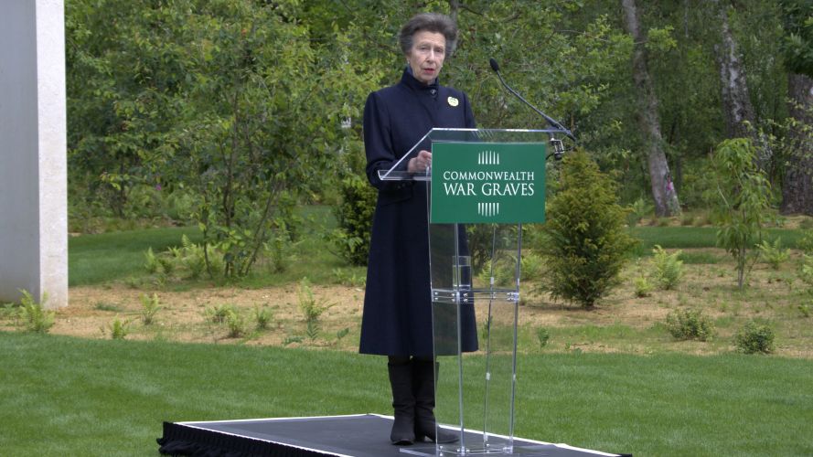 Princess Anne at CWGC unveiling cred CWGC