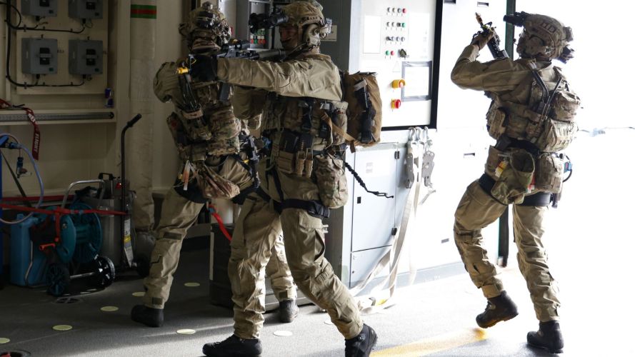 The point man takes front arc, while the rest of the team take alternative angles The point man takes front arc, while the rest of the team take alternative angles