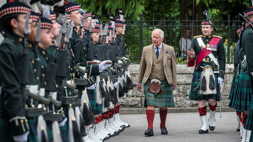 The King inspects soldiers from Balaklava Company, 5th Battalion, The Royal Regiment of Scotland