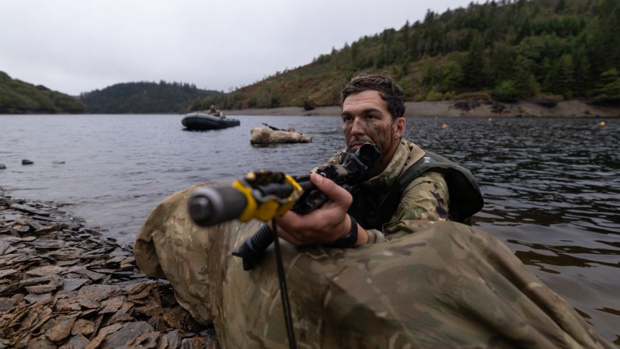 Lieutenant Patrick Barwick from 22 Multi Role Medical Regiment provides cover during a river crossing (Picture: MOD) 2 Multi Role Medical Regiment prepare river crossing stand Exercise Cambrian Patrol 2026 Breacon Beacons 051026 CREDIT MOD