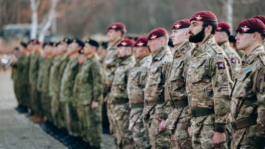 2 Para stand to attention during Exercise Vigilant Isles' opening ceremony 